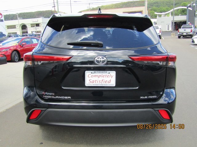 used 2021 Toyota Highlander car, priced at $33,499