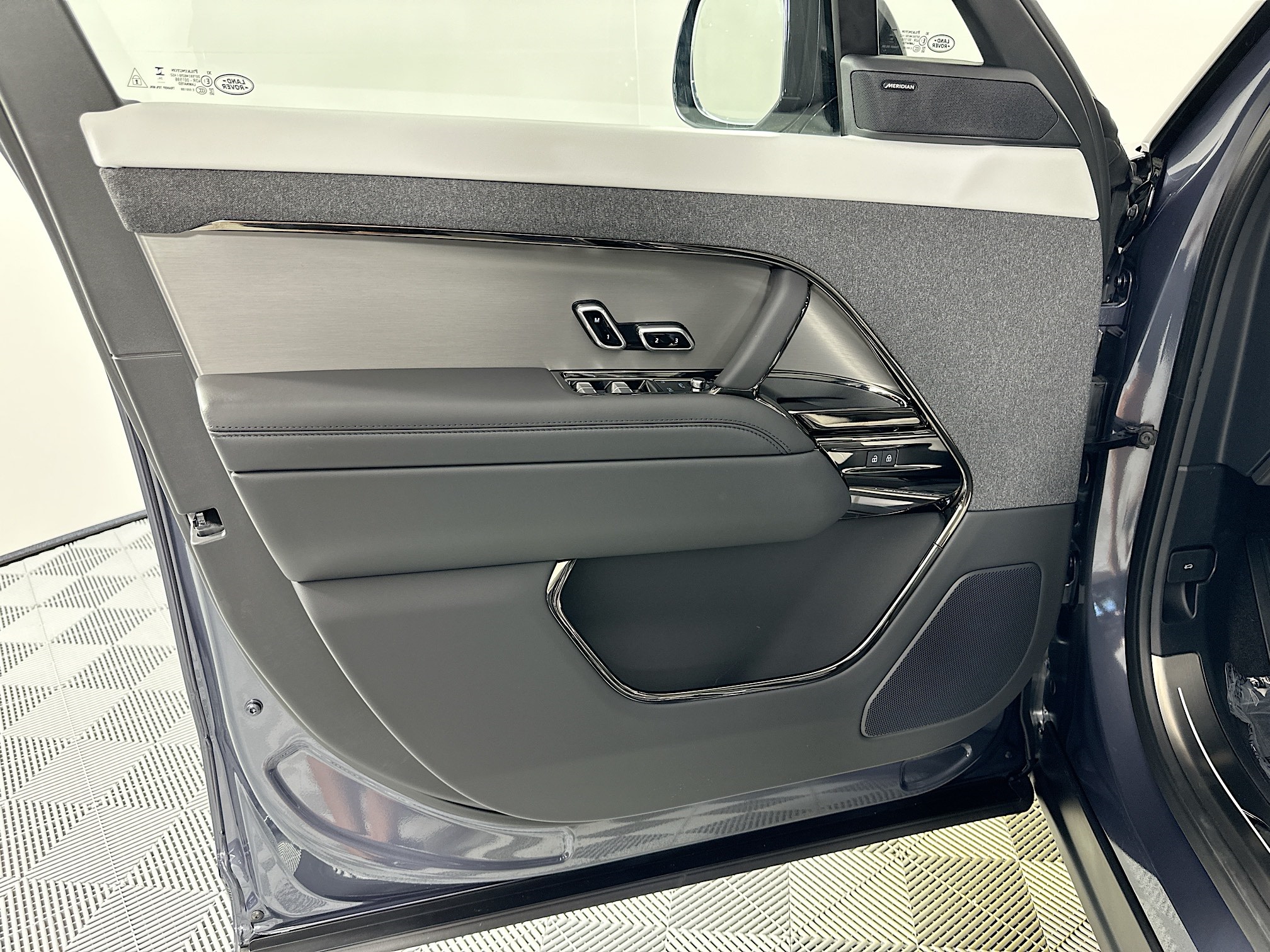 new 2025 Land Rover Range Rover Sport car, priced at $119,590
