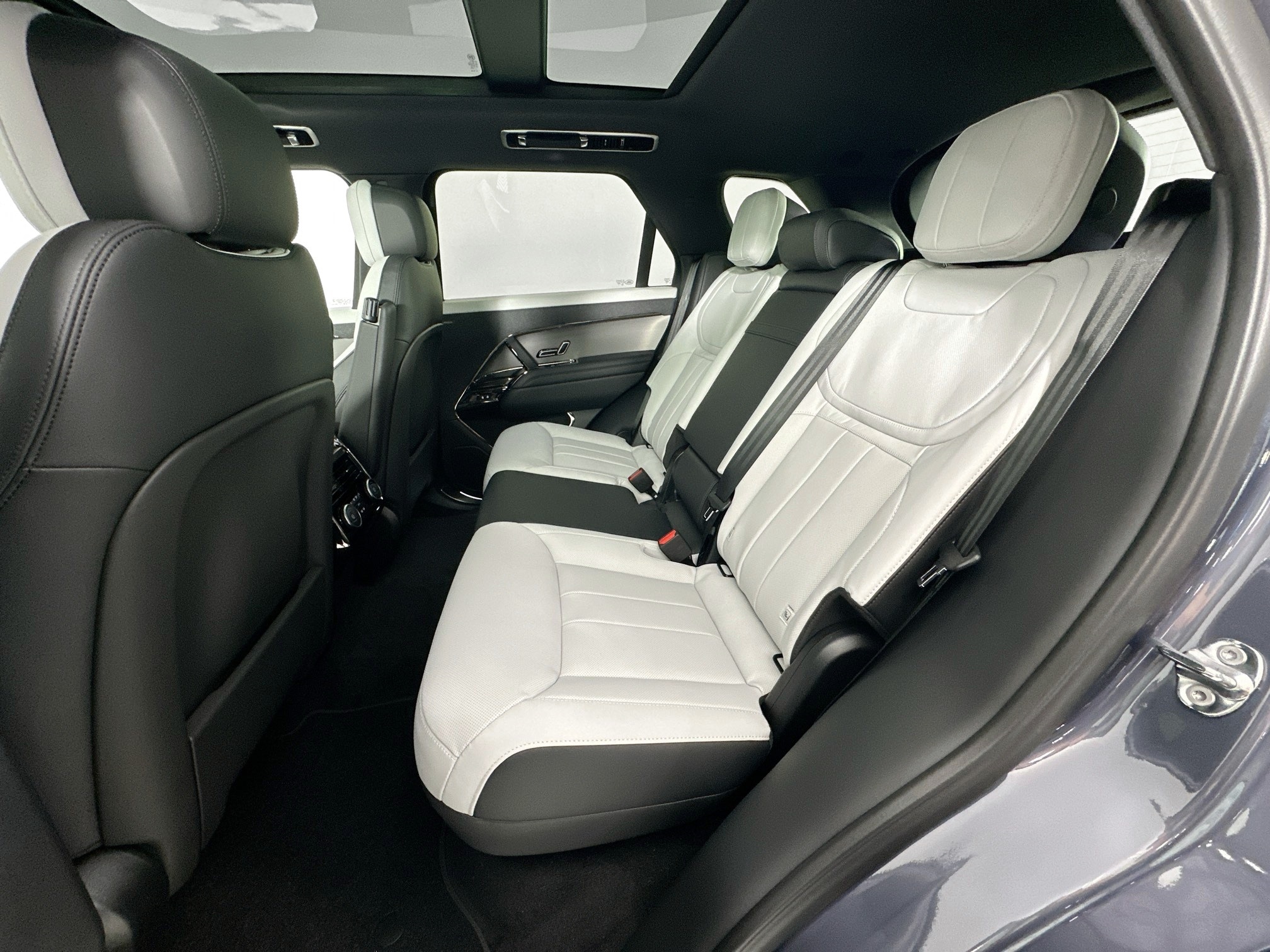 new 2025 Land Rover Range Rover Sport car, priced at $119,590