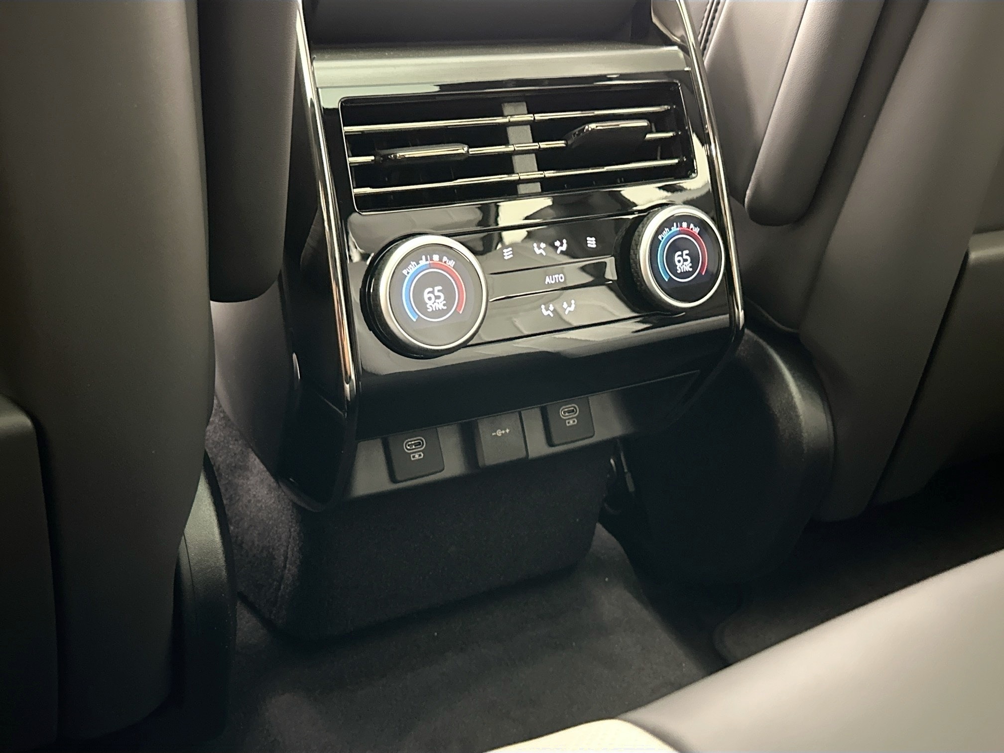 new 2025 Land Rover Range Rover Sport car, priced at $119,590