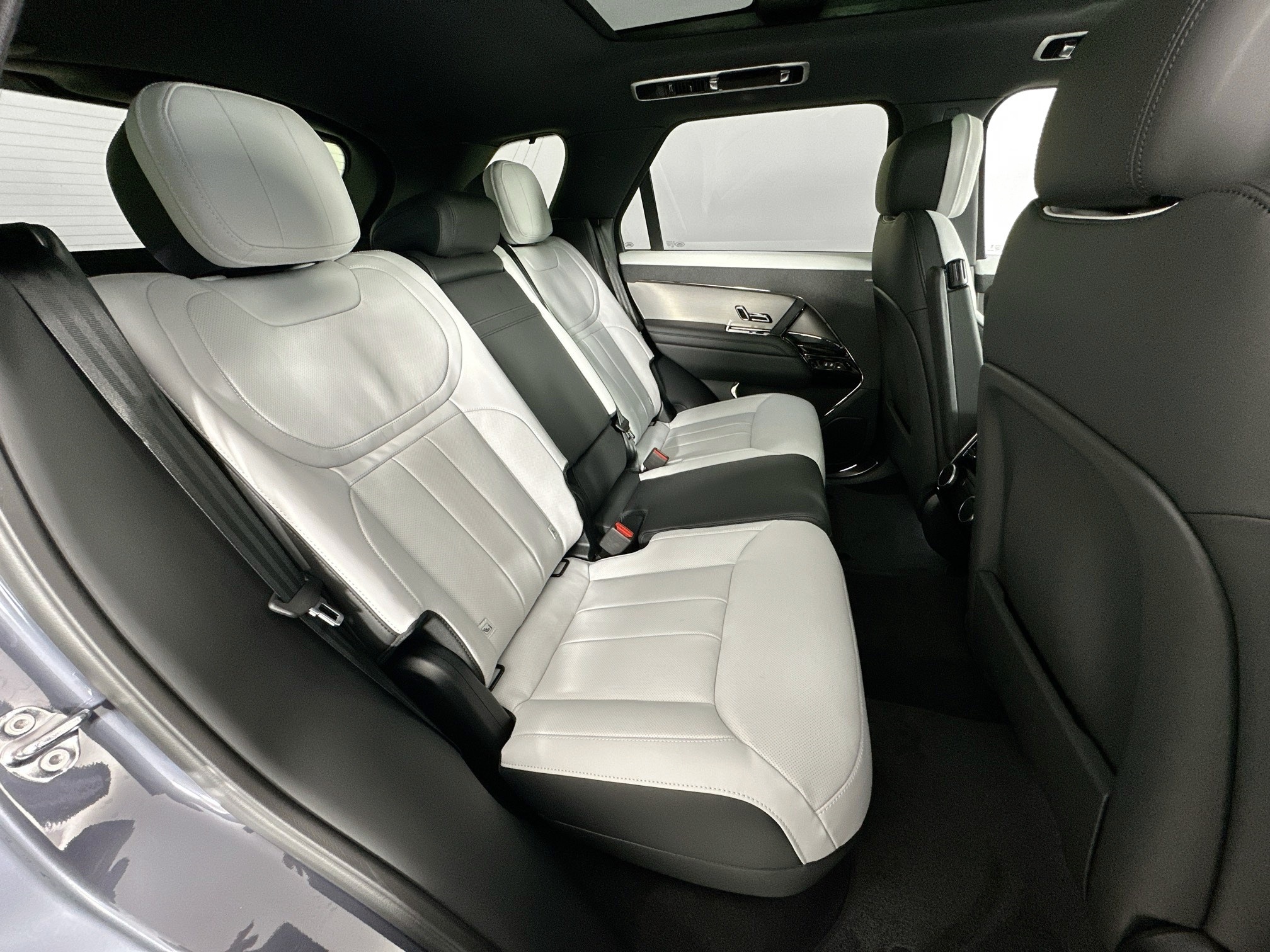 new 2025 Land Rover Range Rover Sport car, priced at $119,590