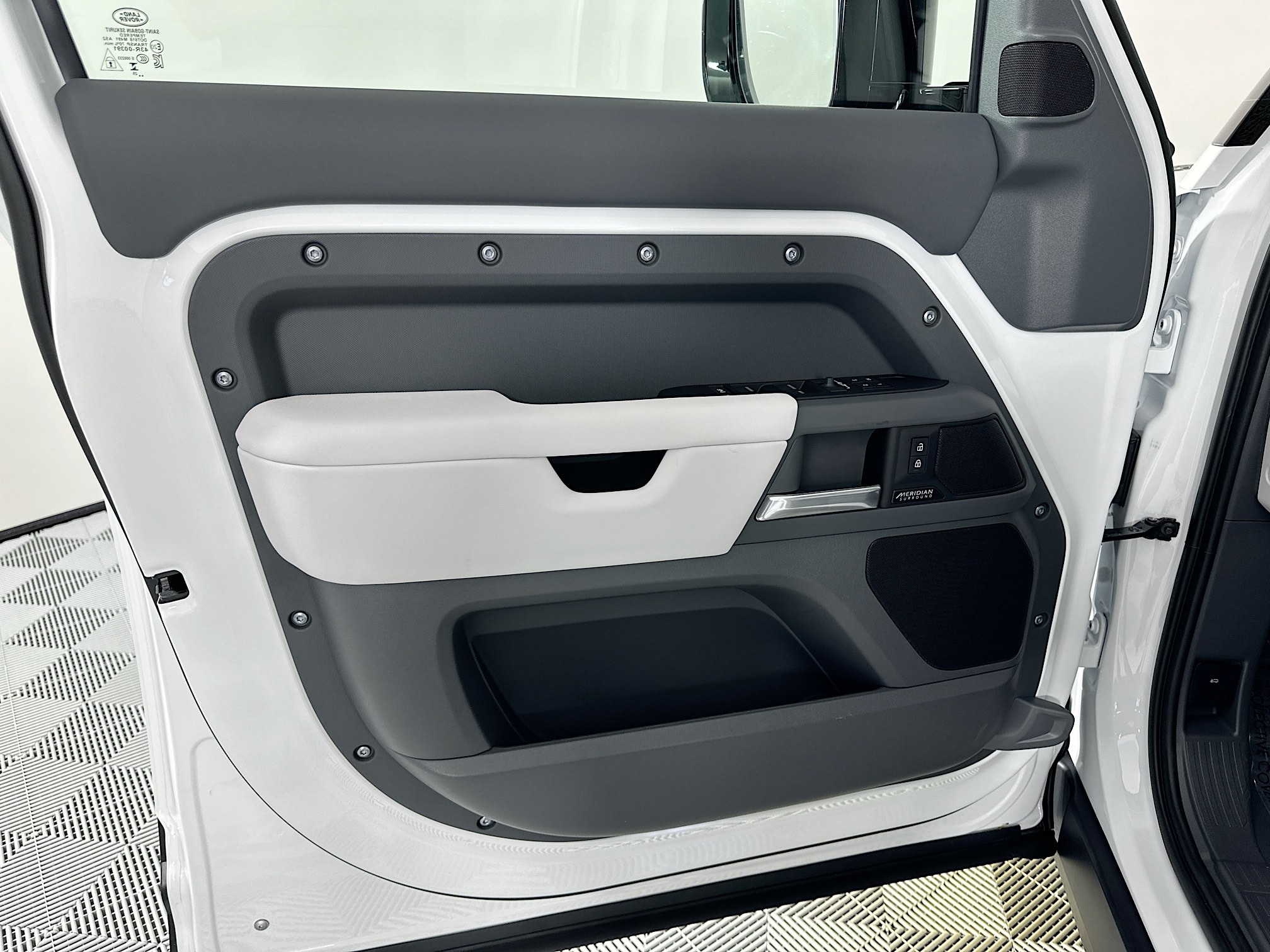 new 2025 Land Rover Defender 110 car