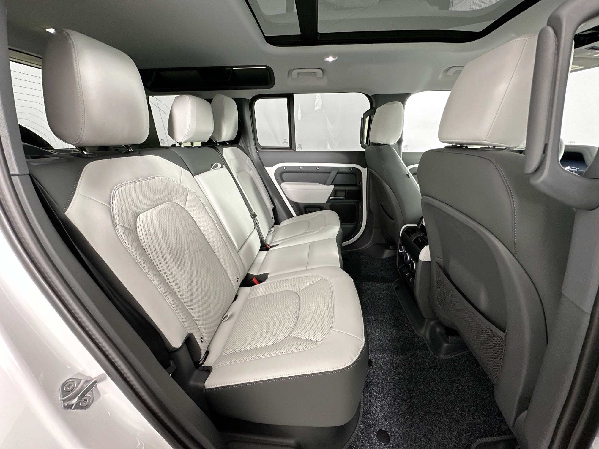 new 2025 Land Rover Defender 110 car