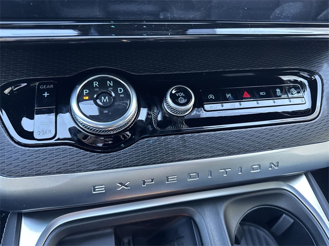 new 2025 Ford Expedition Max car, priced at $85,777