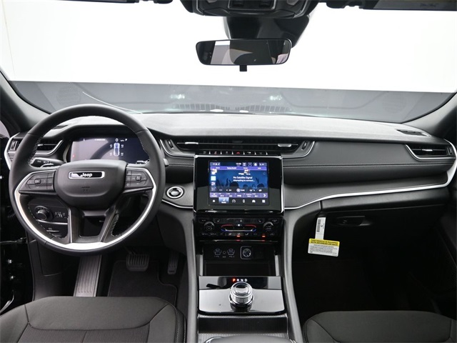 new 2025 Jeep Grand Cherokee car, priced at $39,997