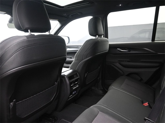 new 2025 Jeep Grand Cherokee car, priced at $39,997