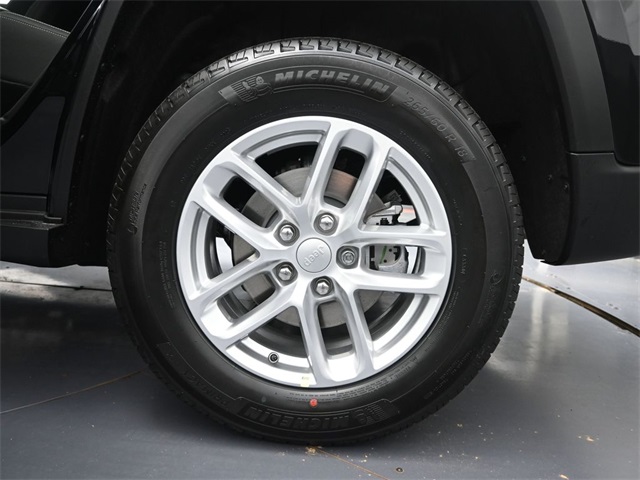 new 2025 Jeep Grand Cherokee car, priced at $39,997