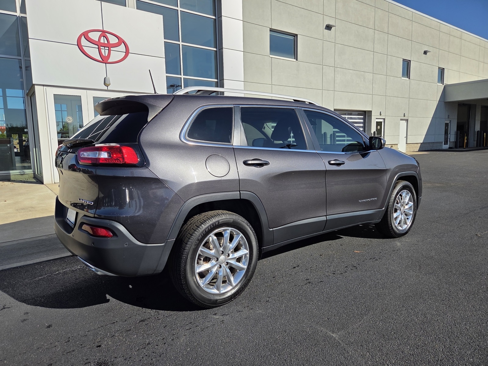 used 2017 Jeep Cherokee car, priced at $12,470