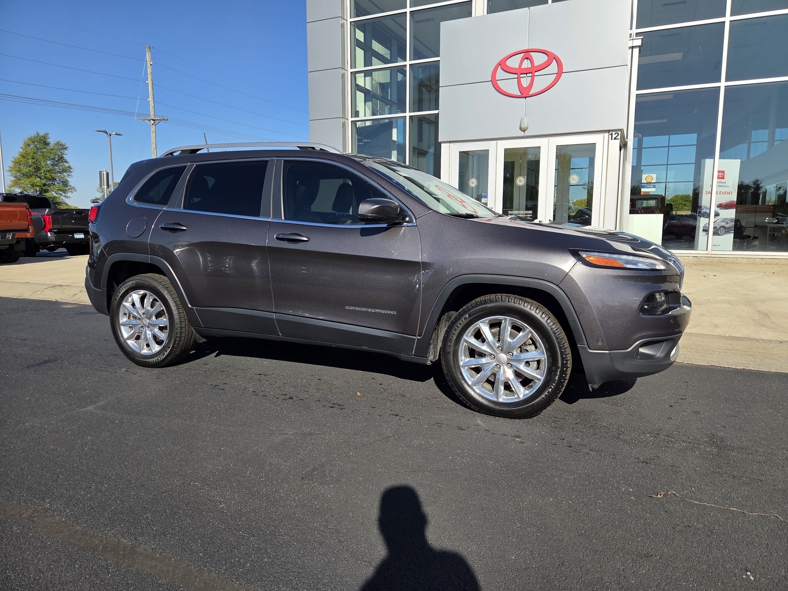 used 2017 Jeep Cherokee car, priced at $12,470