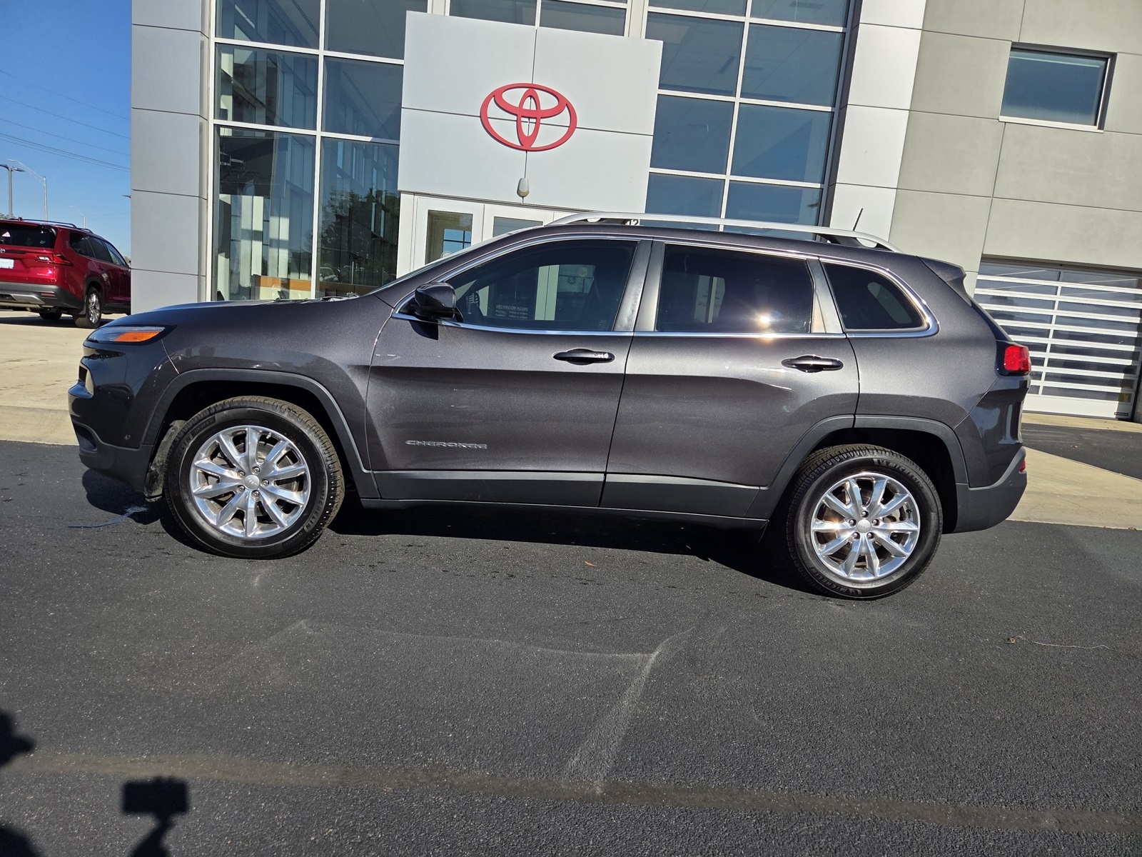 used 2017 Jeep Cherokee car, priced at $12,470