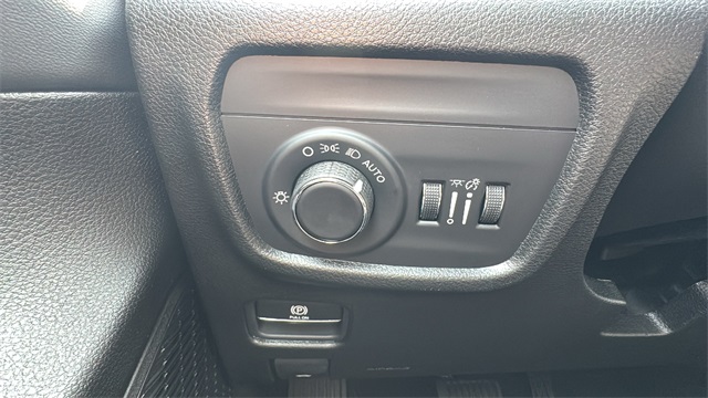 new 2025 Jeep Grand Cherokee car, priced at $42,179