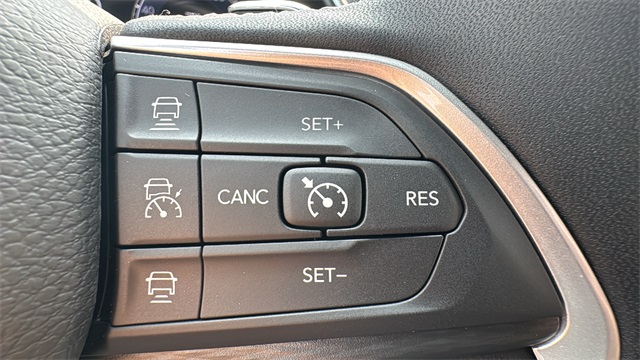 new 2025 Jeep Grand Cherokee car, priced at $42,179