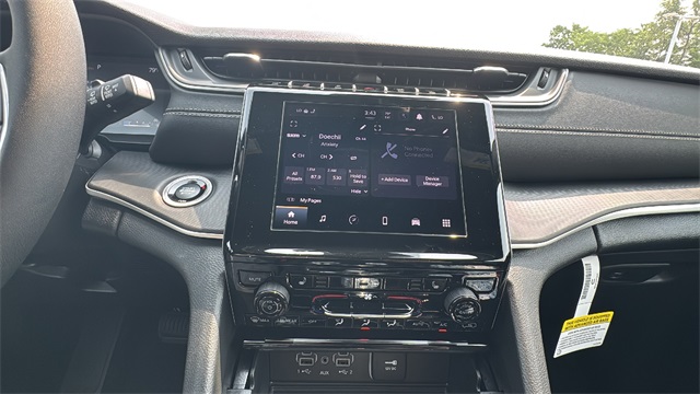 new 2025 Jeep Grand Cherokee car, priced at $42,179
