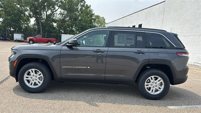 new 2025 Jeep Grand Cherokee car, priced at $42,179