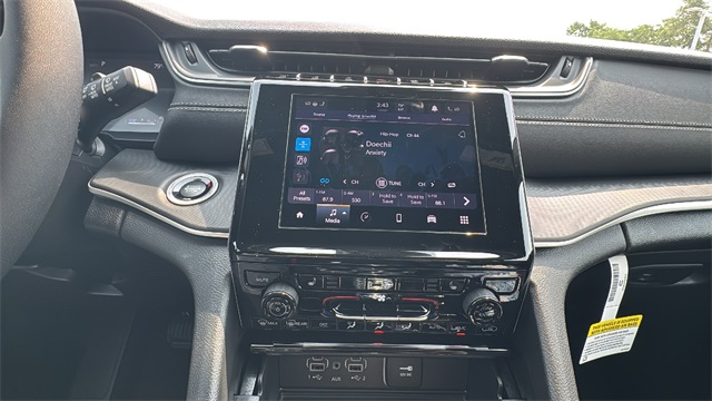 new 2025 Jeep Grand Cherokee car, priced at $42,179