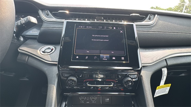 new 2025 Jeep Grand Cherokee car, priced at $42,179