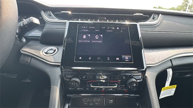 new 2025 Jeep Grand Cherokee car, priced at $42,179