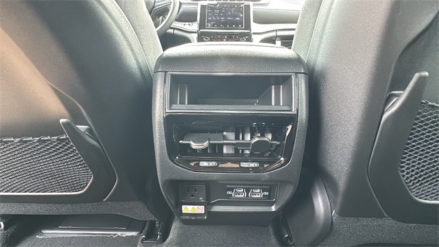 new 2025 Jeep Grand Cherokee car, priced at $42,179