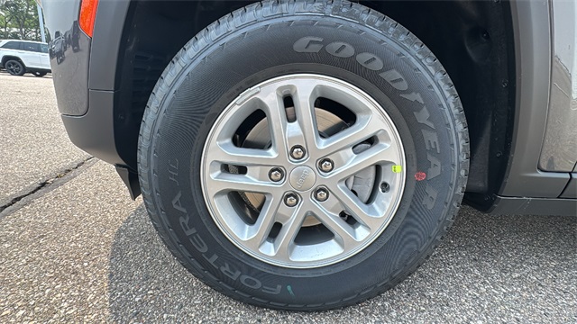 new 2025 Jeep Grand Cherokee car, priced at $42,179