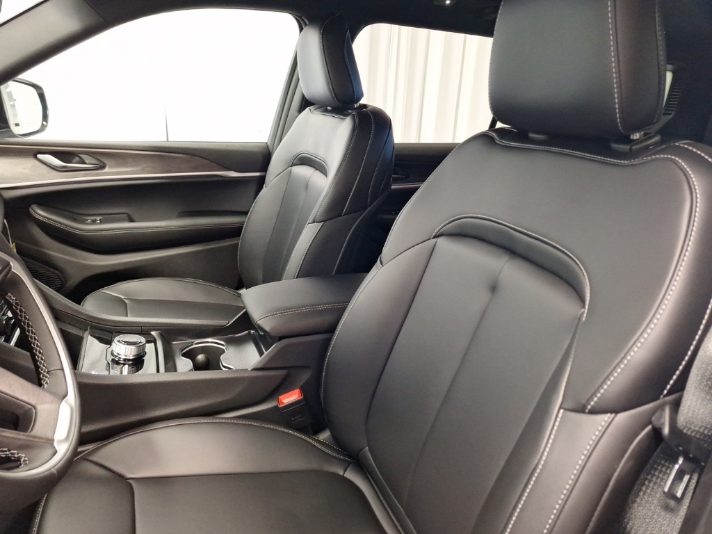 new 2025 Jeep Grand Cherokee L car, priced at $47,990