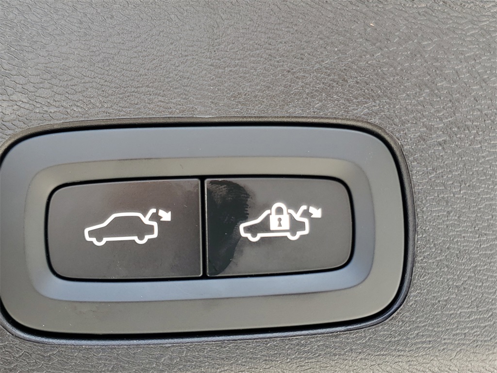 used 2025 Volvo XC60 car, priced at $39,995