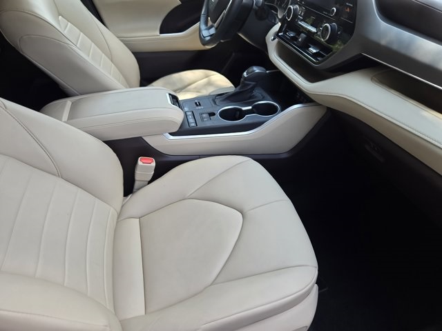 used 2022 Toyota Highlander car, priced at $36,500