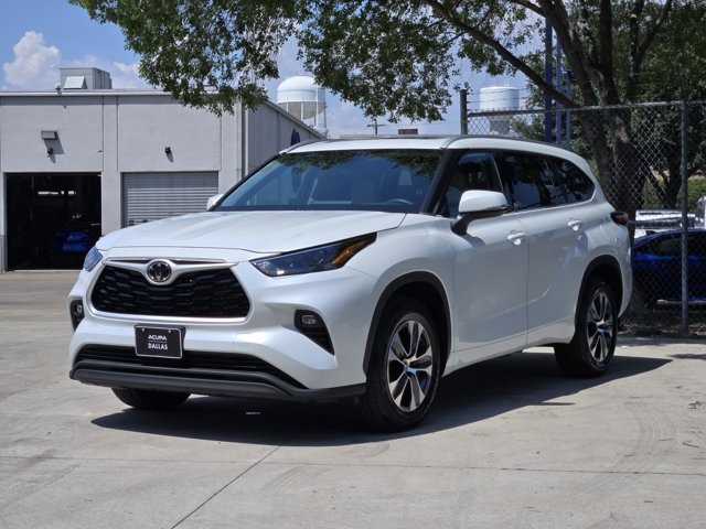 used 2022 Toyota Highlander car, priced at $36,500