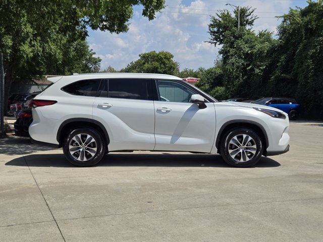 used 2022 Toyota Highlander car, priced at $36,500