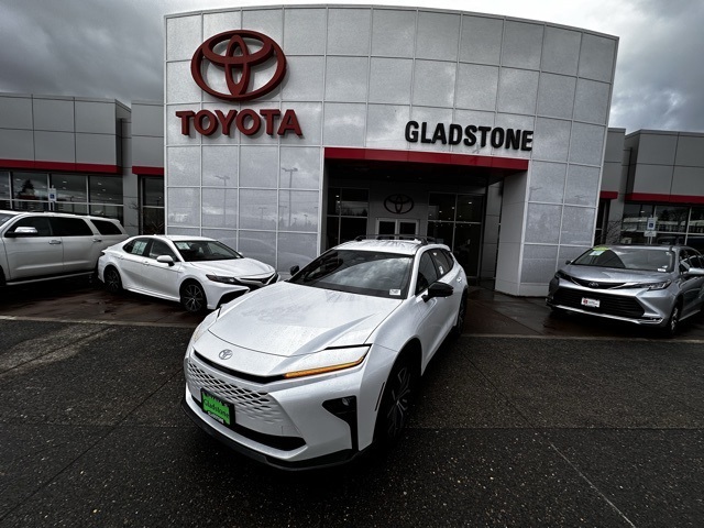 new 2025 Toyota Crown Signia car