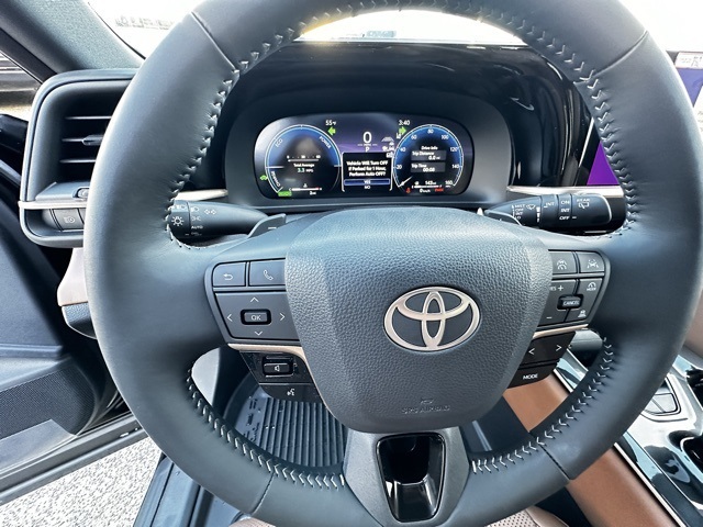 new 2025 Toyota Crown Signia car