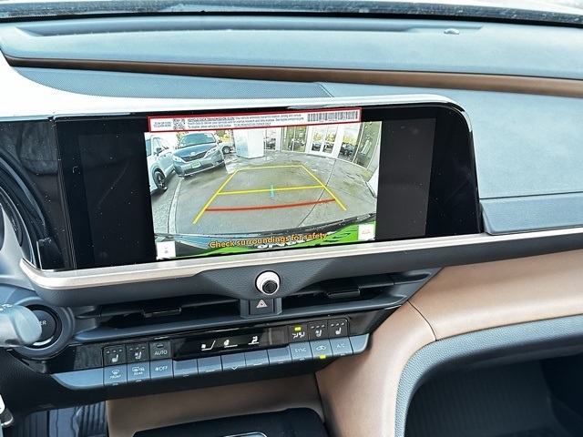 new 2025 Toyota Crown Signia car