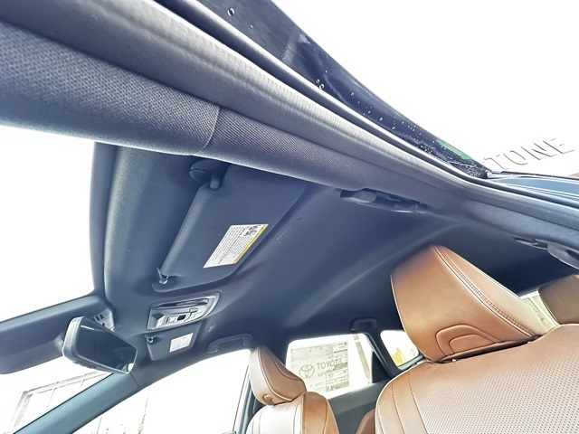 new 2025 Toyota Crown Signia car