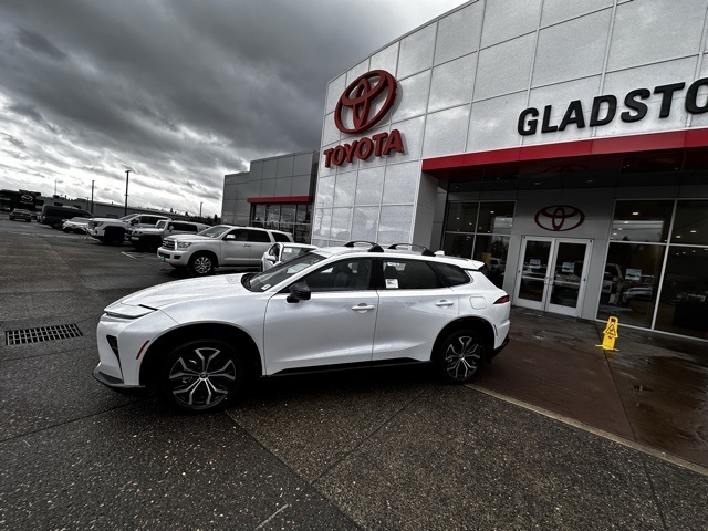 new 2025 Toyota Crown Signia car