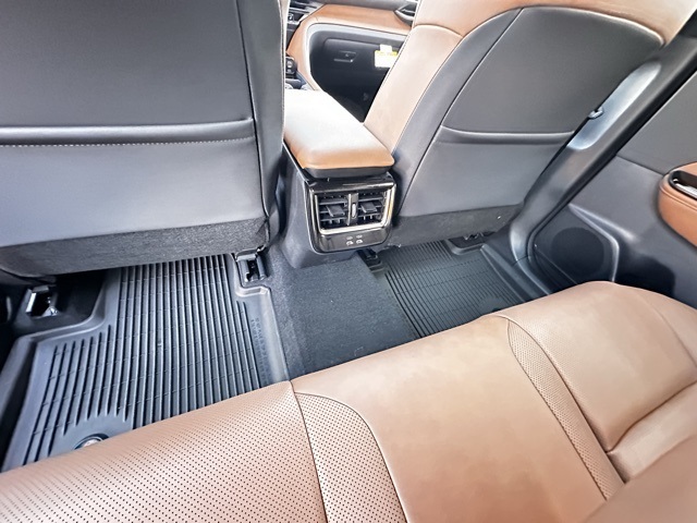 new 2025 Toyota Crown Signia car