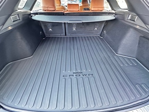 new 2025 Toyota Crown Signia car