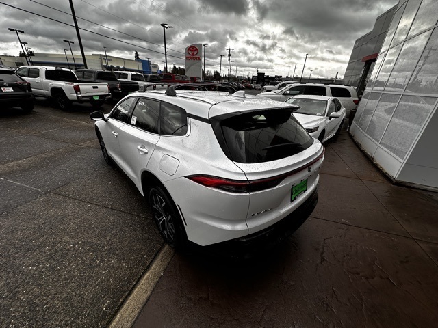 new 2025 Toyota Crown Signia car