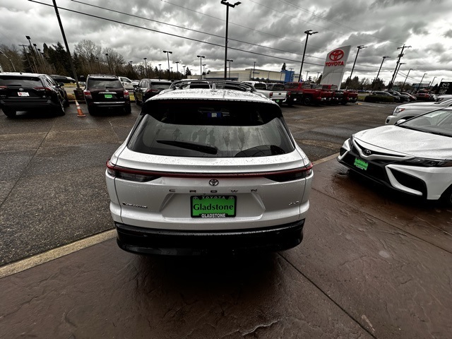 new 2025 Toyota Crown Signia car