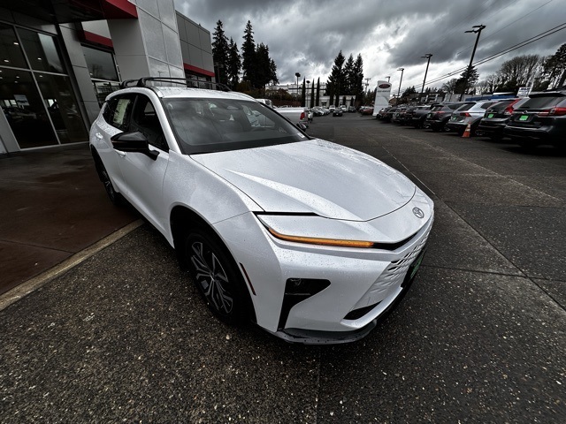 new 2025 Toyota Crown Signia car