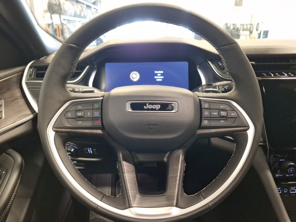 new 2025 Jeep Grand Cherokee L car, priced at $50,167