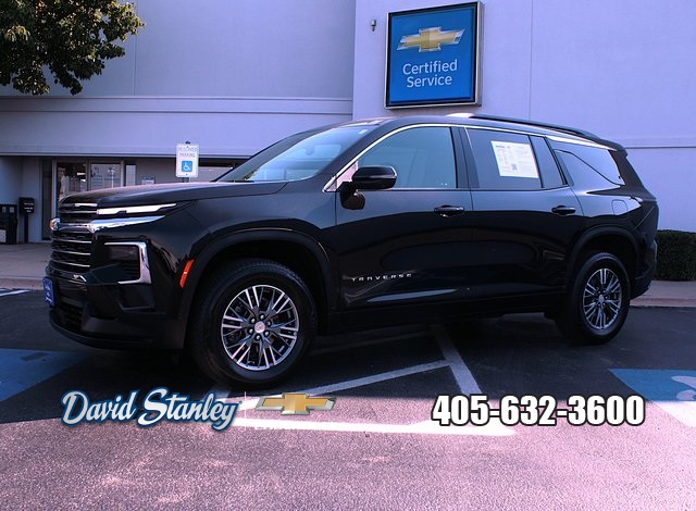 used 2024 Chevrolet Traverse car, priced at $37,000
