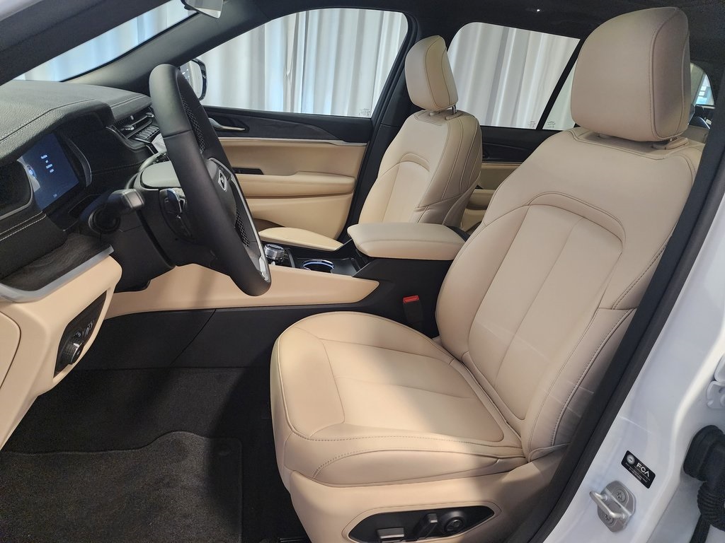 new 2025 Jeep Grand Cherokee car, priced at $47,885