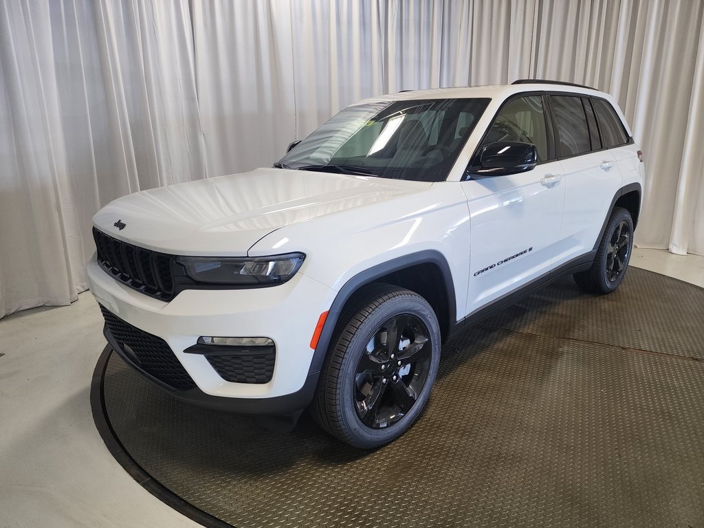 new 2025 Jeep Grand Cherokee car, priced at $47,885