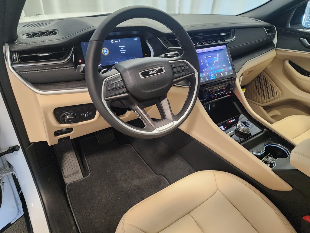 new 2025 Jeep Grand Cherokee car, priced at $47,885
