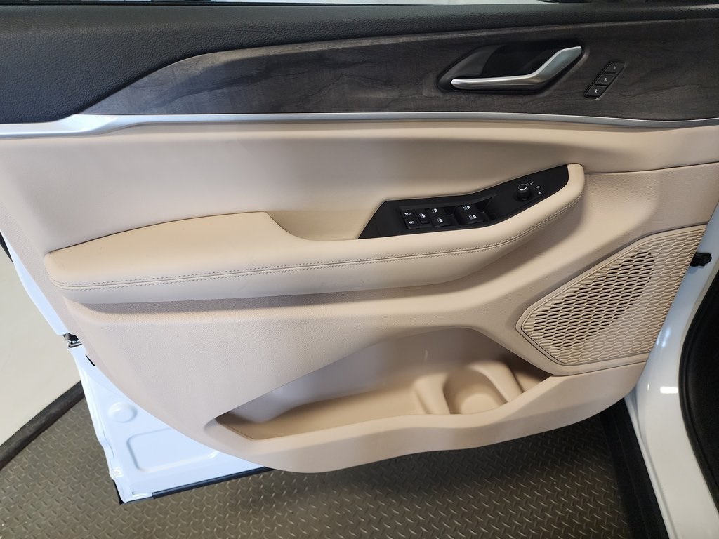 new 2025 Jeep Grand Cherokee car, priced at $47,885