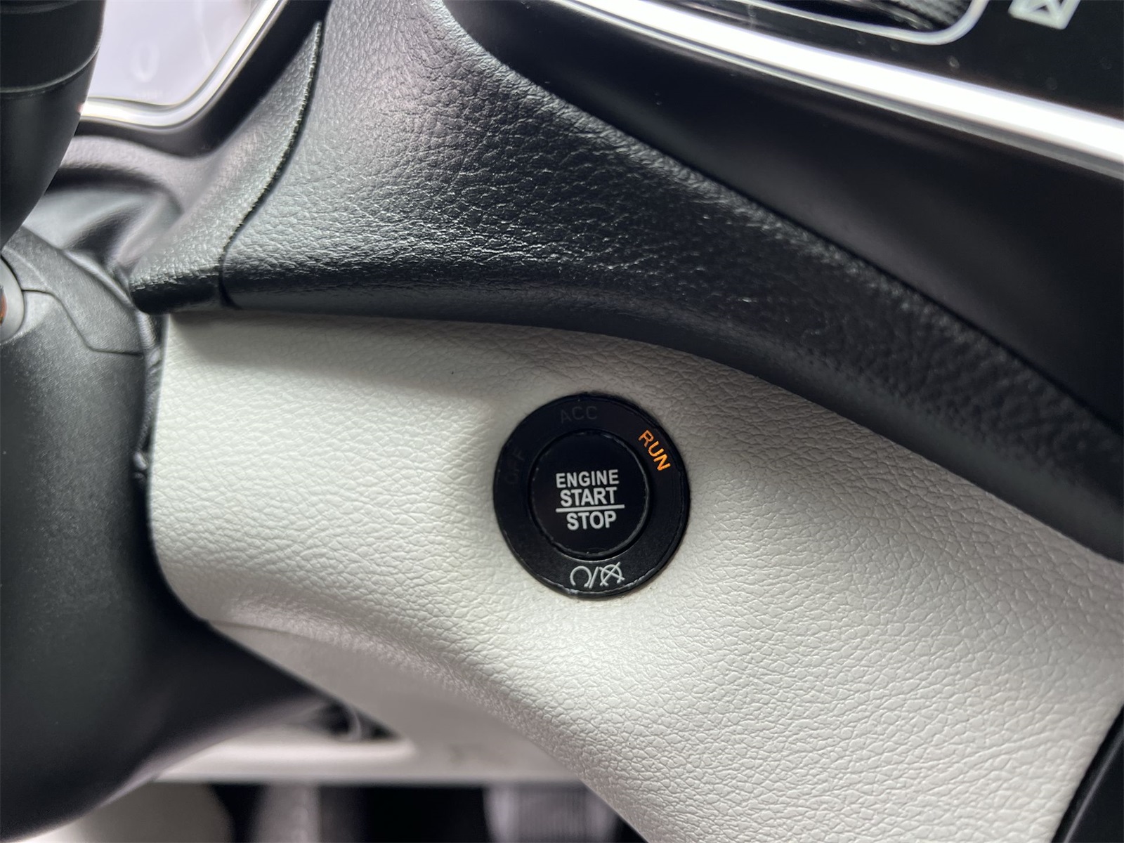 used 2019 Jeep Cherokee car, priced at $17,495