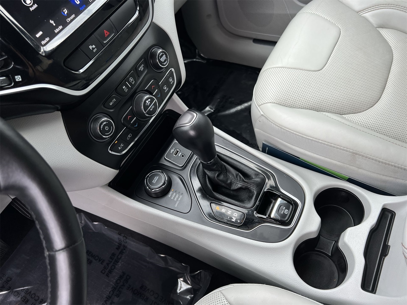 used 2019 Jeep Cherokee car, priced at $17,495