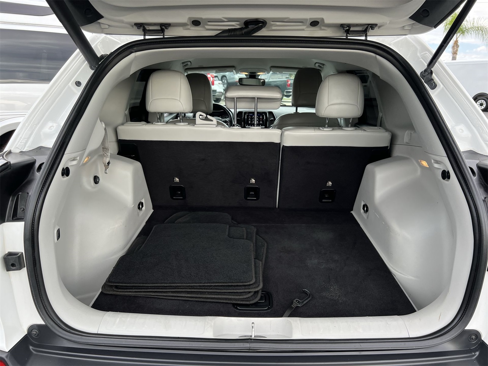 used 2019 Jeep Cherokee car, priced at $17,495