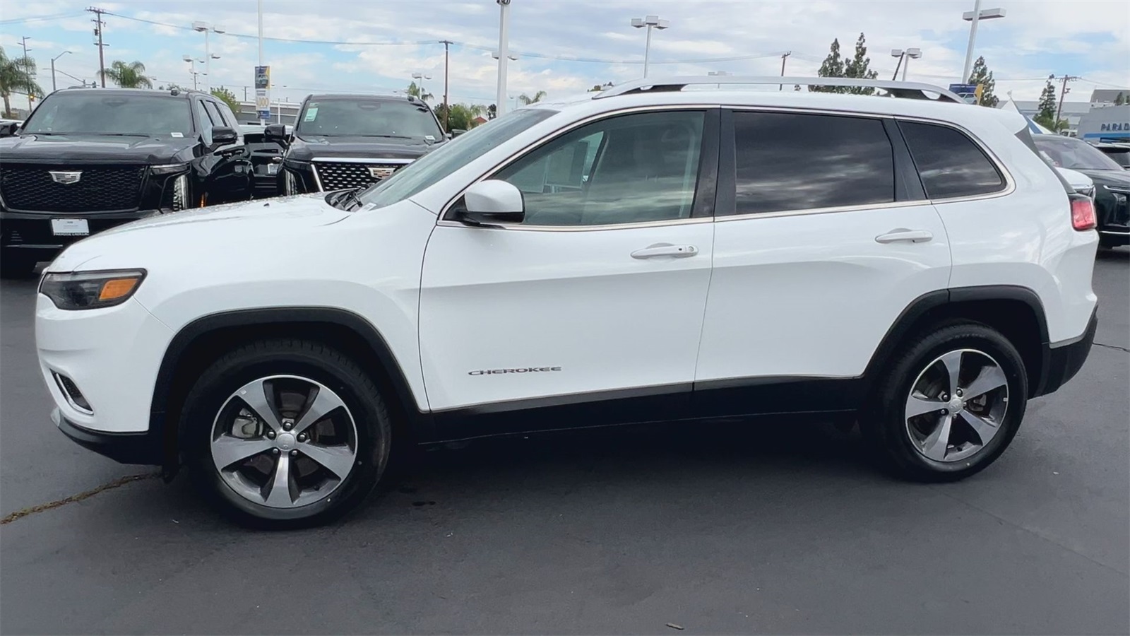 used 2019 Jeep Cherokee car, priced at $17,495