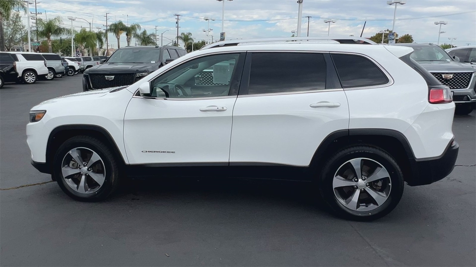 used 2019 Jeep Cherokee car, priced at $17,495