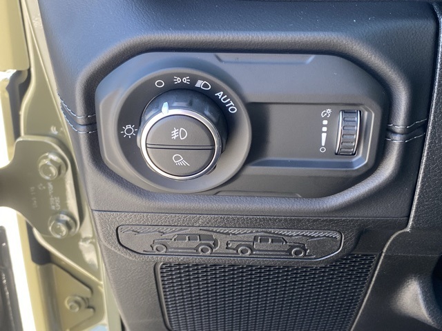 new 2025 Jeep Gladiator car, priced at $41,063